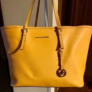 Michael Kors Saffiano Jet Set Leather Tote